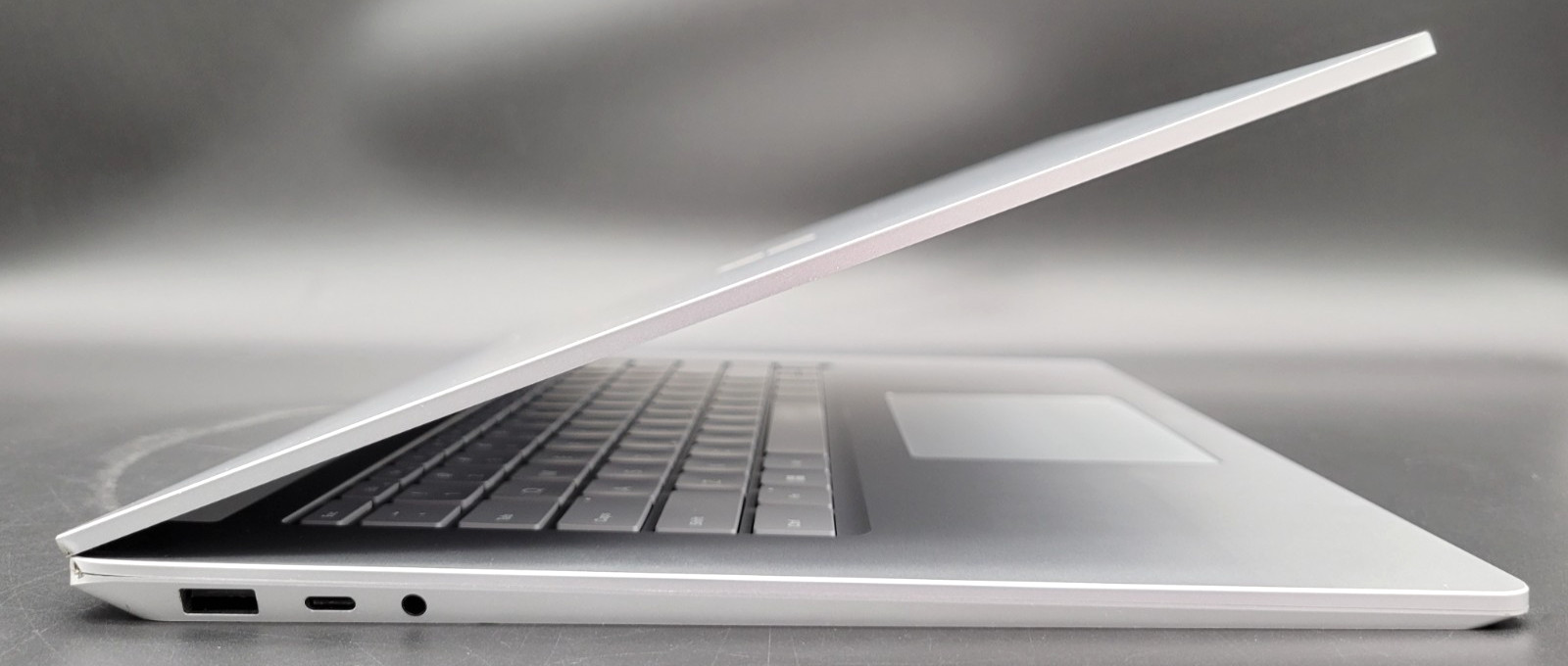 Microsoft Surface Laptop 5 15″ 1979 i7-1255U 12th Gen 8GB RAM 256GB SSD Read