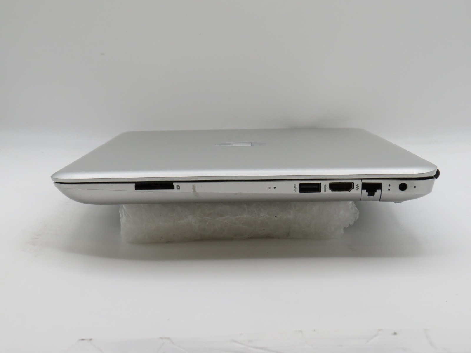 HP Pavilion | i5-7200U @ 2.5GHz | 12GB DDR4 | 15.6″ | No HD/OS/AC/Battery