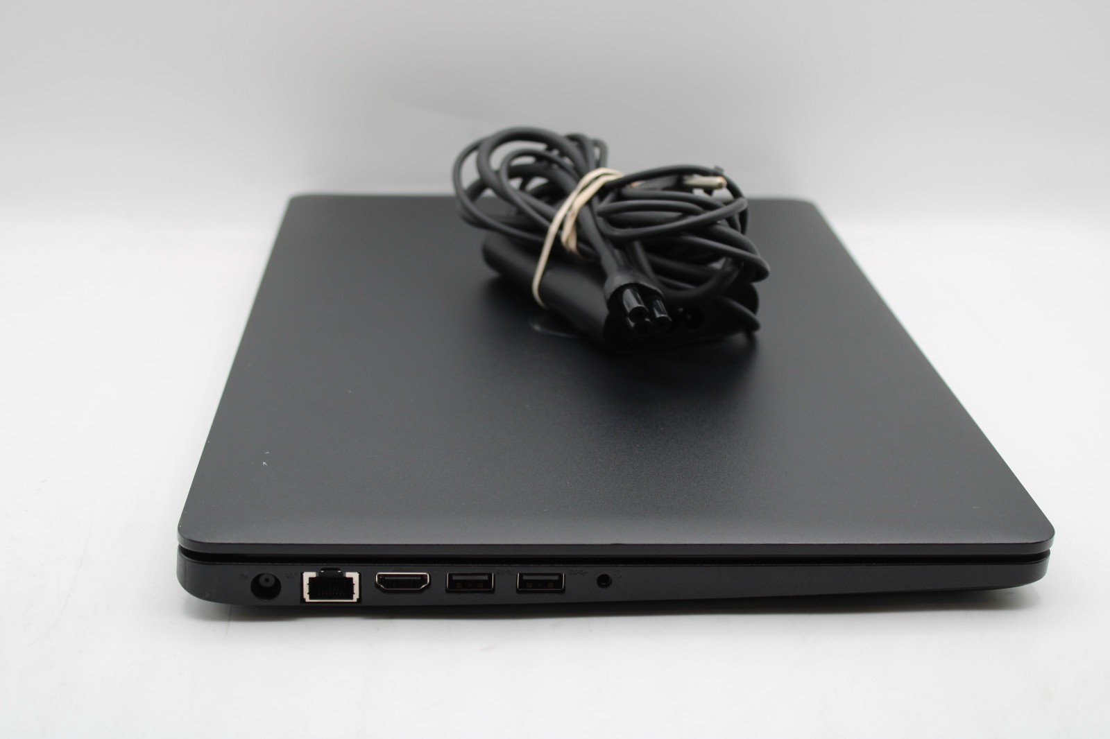 Dell Latitude 3580 _ i3-6006U _ 4GB RAM _ 256GB SSD _ No OS