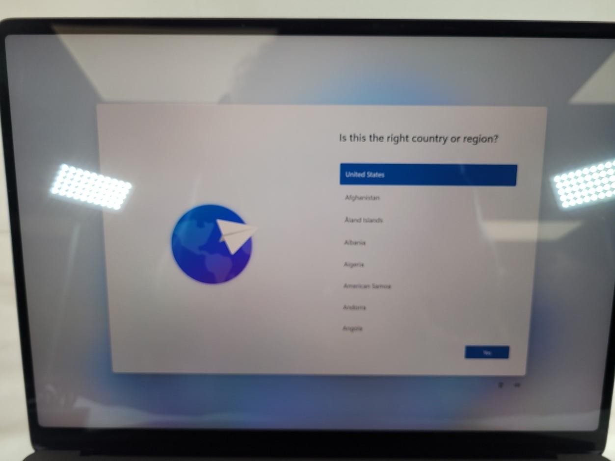 Microsoft Surface 15″ Copilot+ Laptop 7th Edition PixelSense Flow Display – 1TB