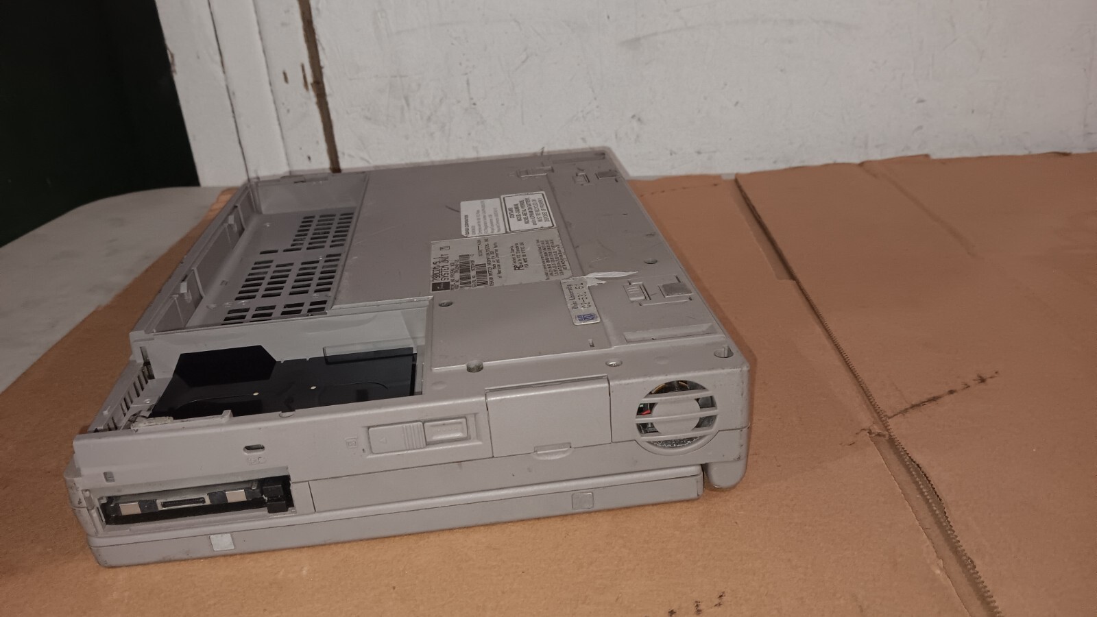 Vintage Retro Toshiba Tecra 780CDM Laptop Intel P2 @ 266 MHz 13.3″ LCD Screen CD