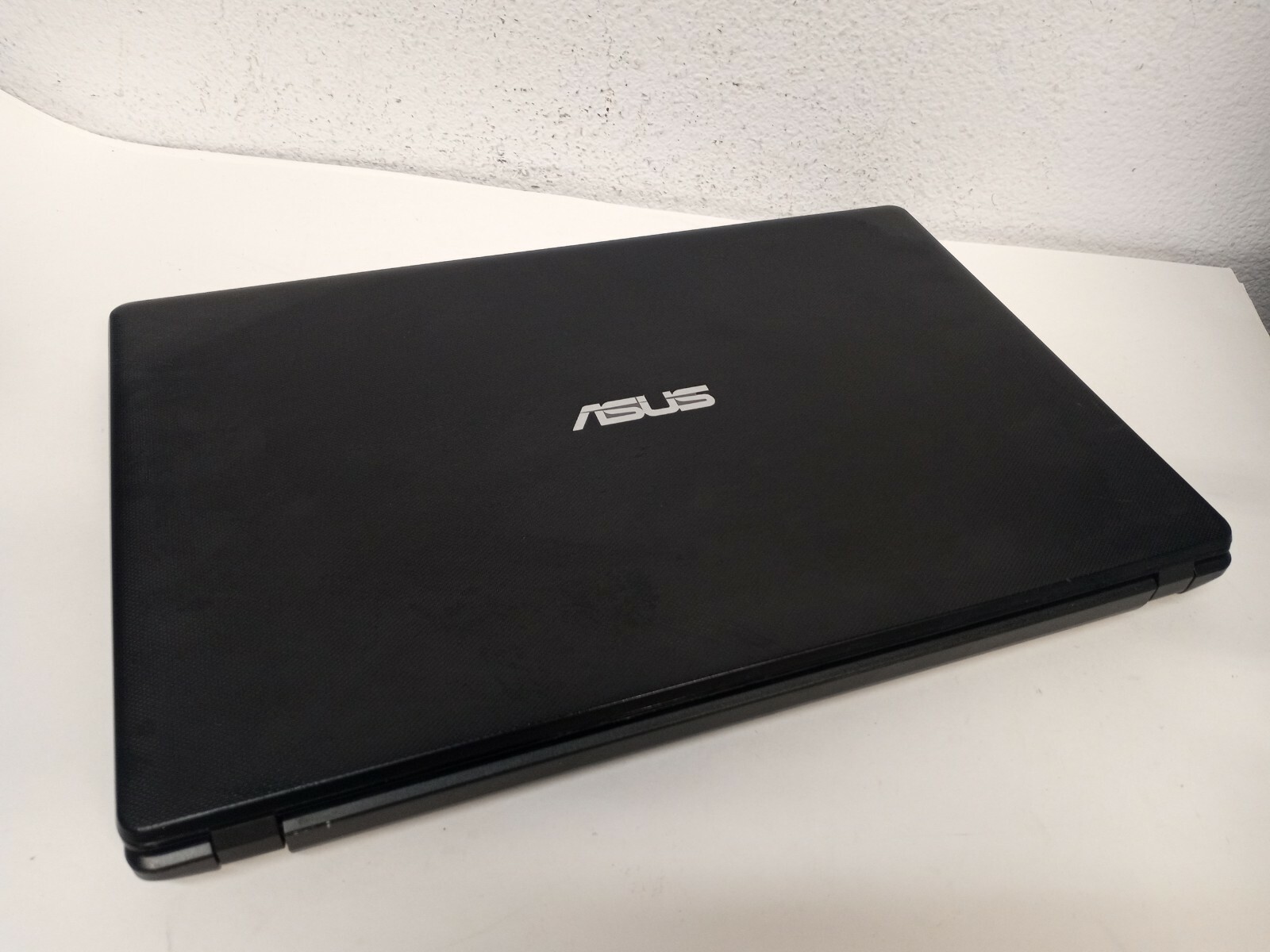 ASUS NOTEBOOK X551M. Intel Celeron N2815 @ 1.86GHz 4GB RAM 500GB HDD DVD Win10
