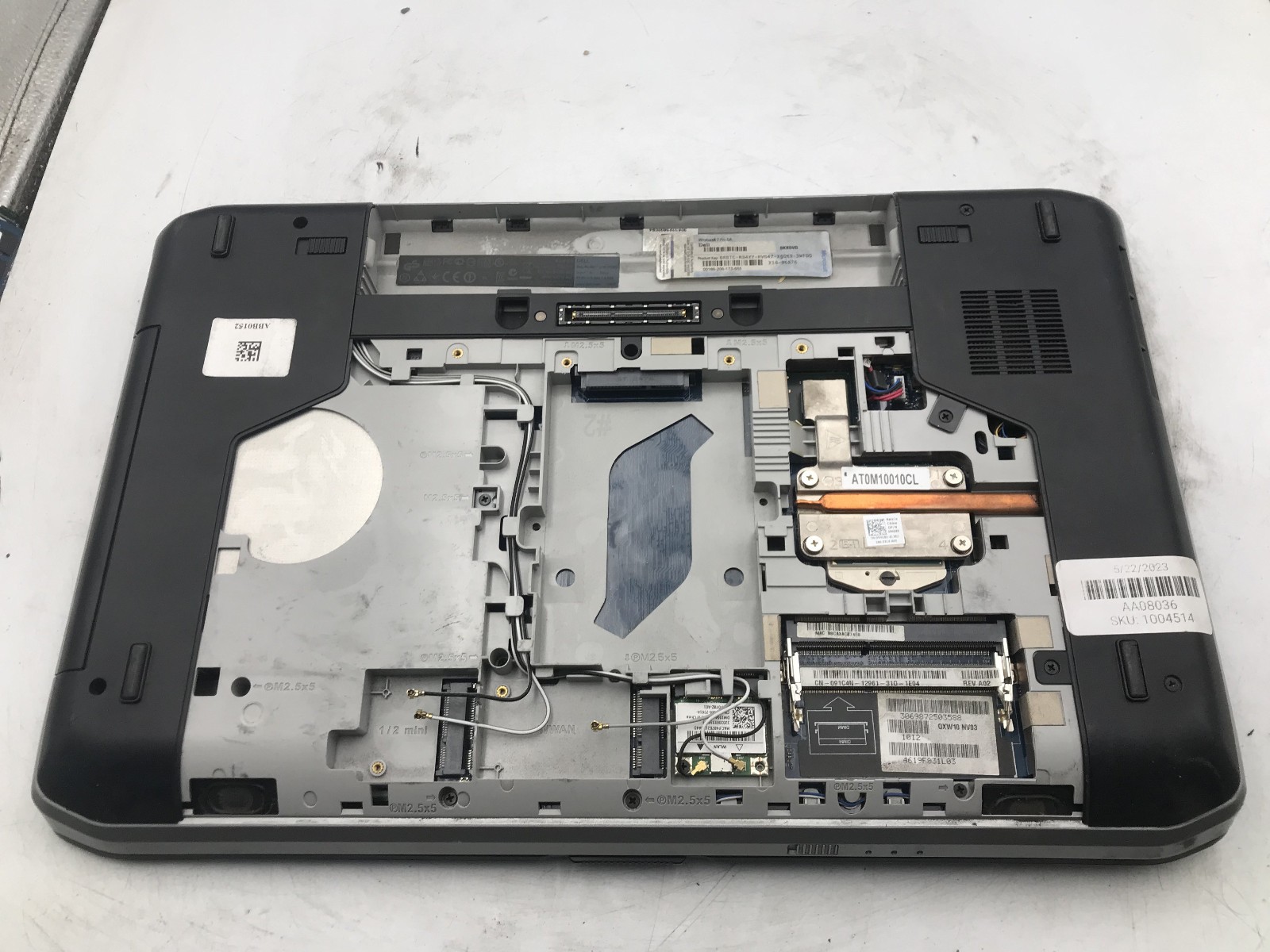DELL LATITUDE E5530 – FOR PARTS/BAD LCD – INTEL I5 3RD GEN- NO RAM -READ DESC-BB