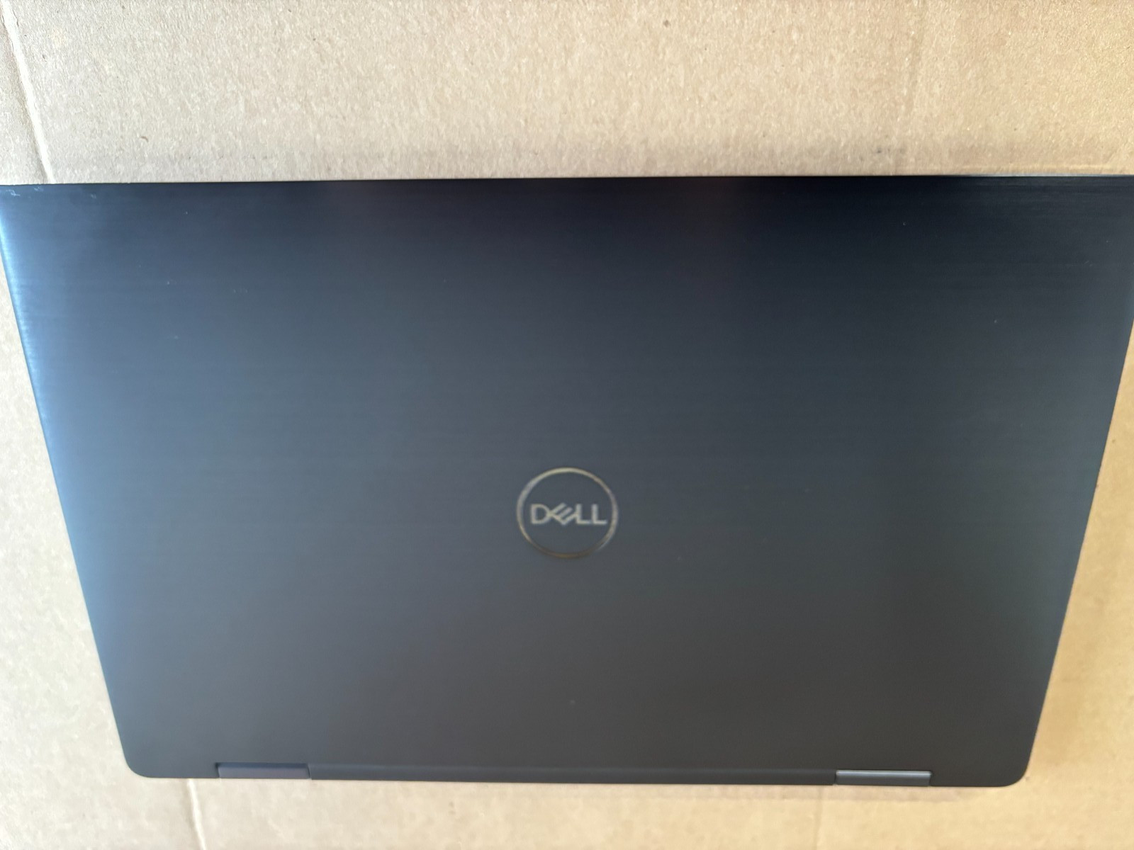 DELL XPS 15 9575 i7-8705G 3.1GHZ DDR4 16GB NVME 256GB RX VEGA TOUCH SCREEN