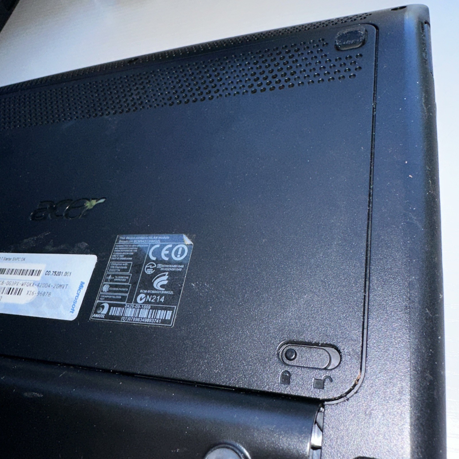 Acer Aspire One D257 10.1” Netbook Intel Atom 1GB RAM Windows 7 Starter