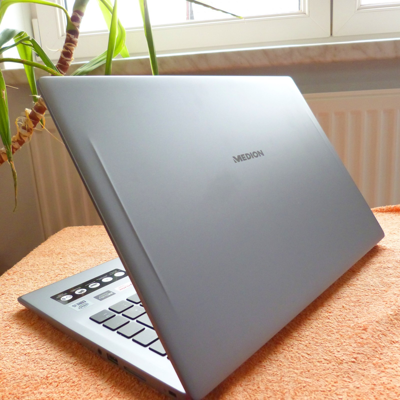 Medion S15447 ULTRABOOK 15″ FHD l 1512GB SSD HDD Windows 11 l 10Gen Core i5
