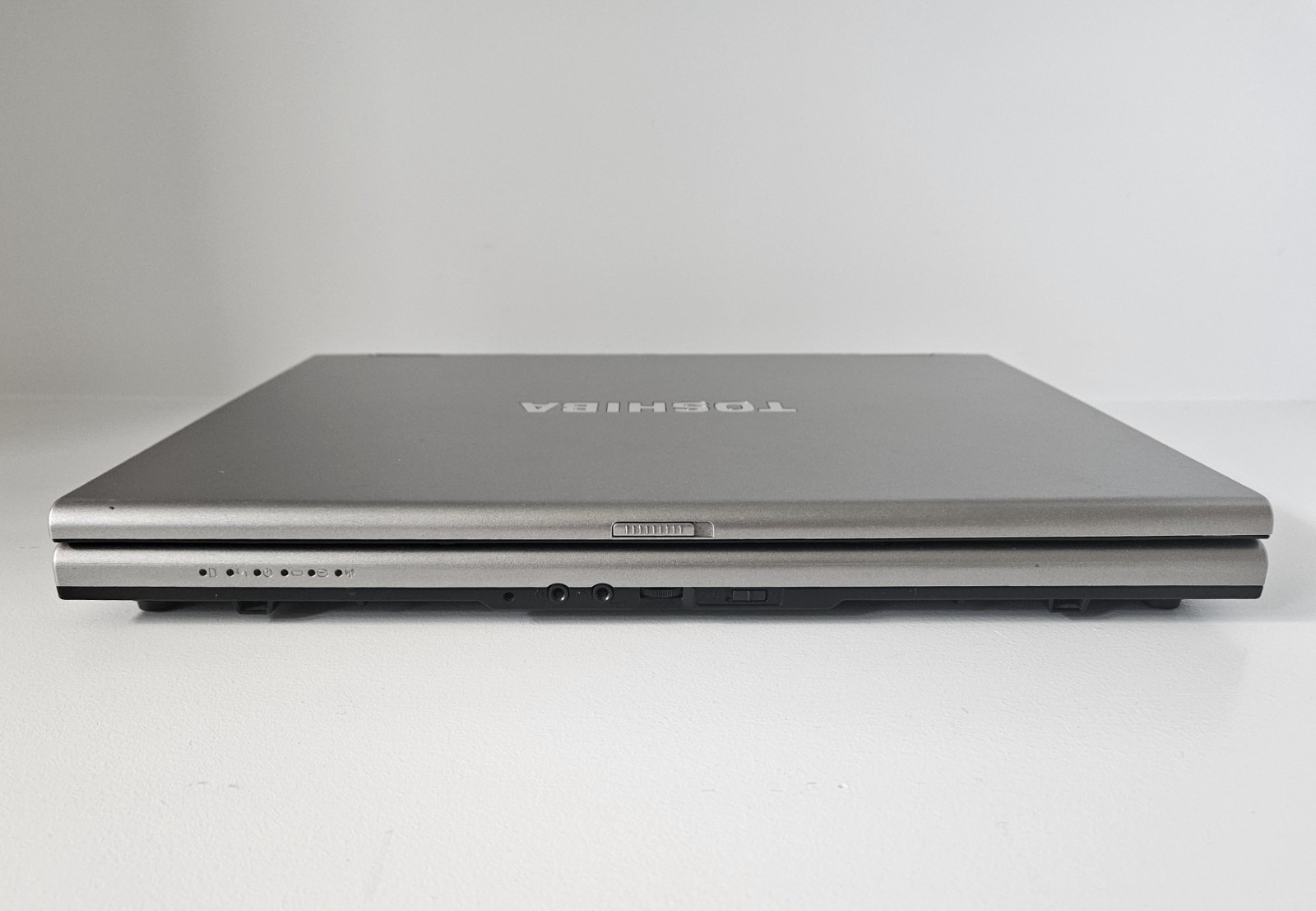 Toshiba Tecra A9 PTS52U Intel Core2 Duo T7250 2GHz 1GB RAM Good Batt + AC No HDD