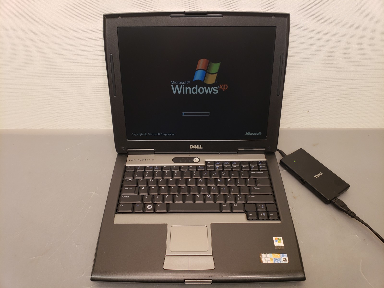 Vintage Dell Latitude D520 Laptop 14″ Core2 Duo 1.83GHz 1.5GB 320GB Win XP Pro
