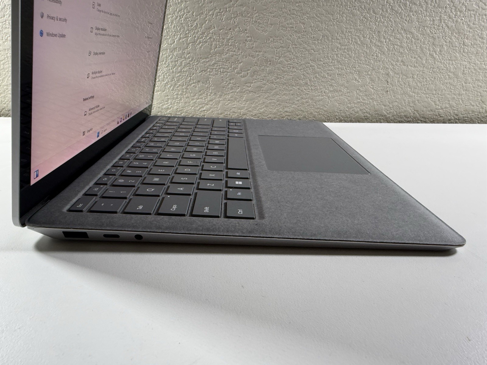 Microsoft Surface Laptop 5 13.5” 1950 Intel Core i7-1265U 16GB RAM 512GB NVME