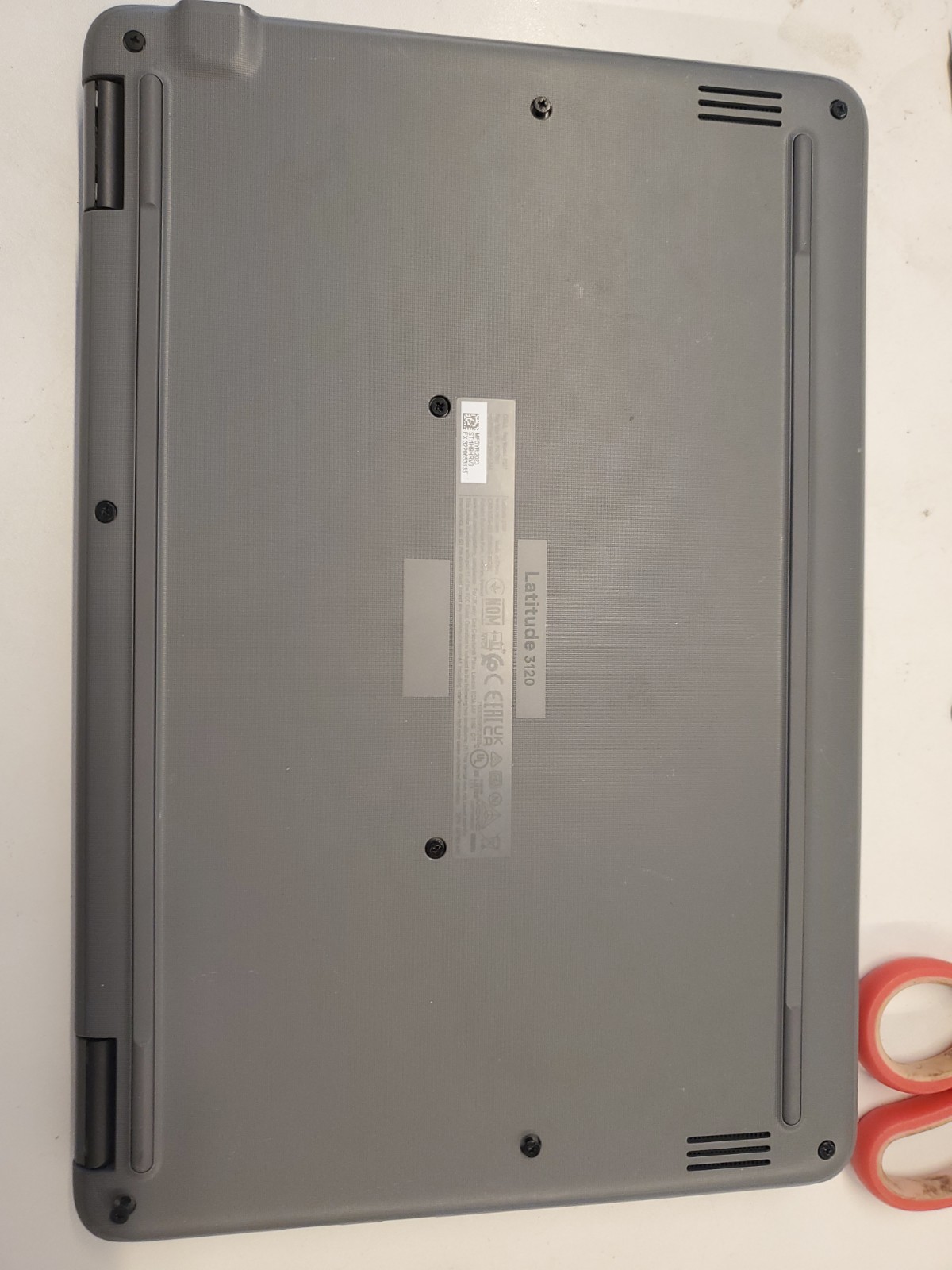 Dell Latitude 3120 11.6″ P32T001 – Damaged Lcd, NO Boot, NO Backlight