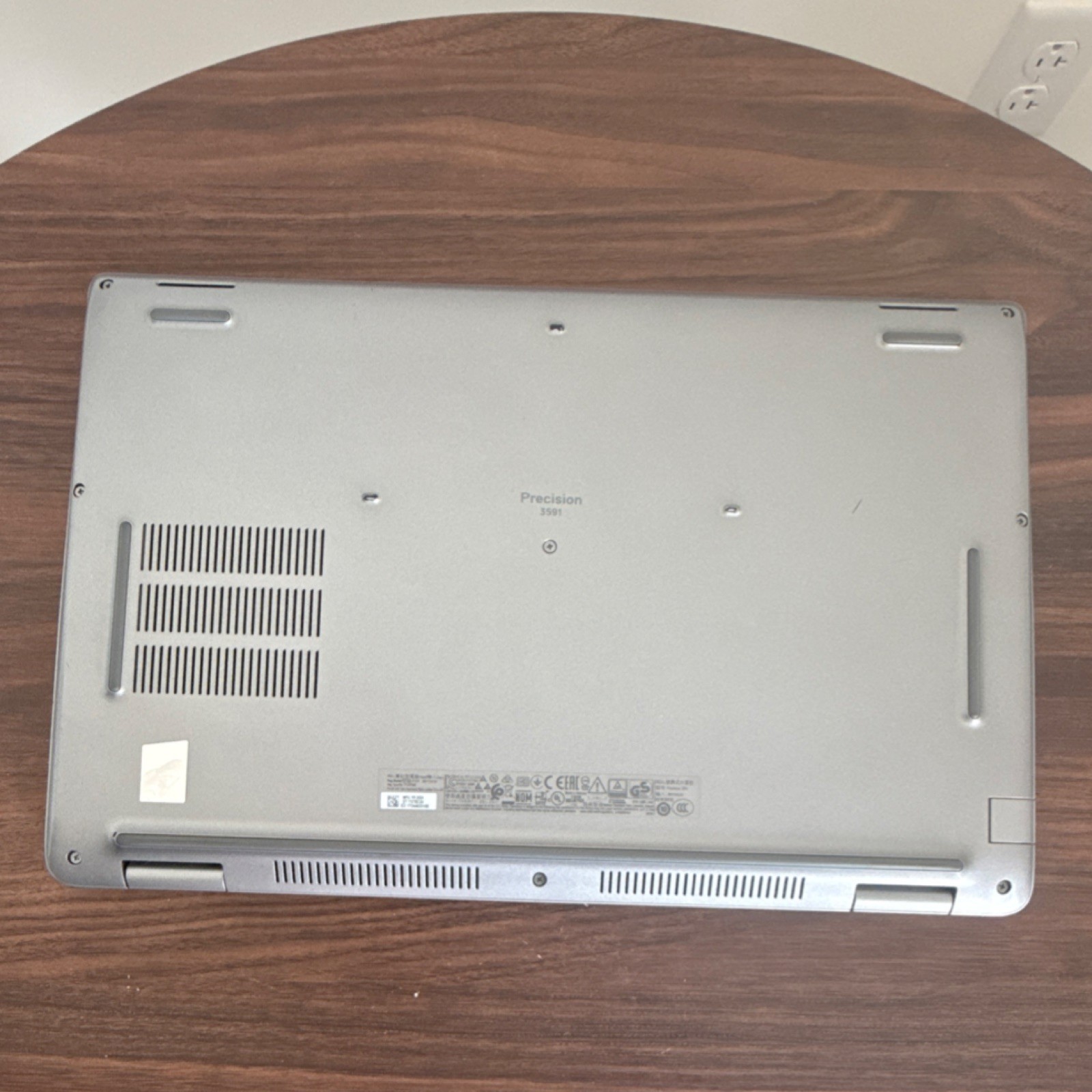 Dell Precision 3591 Laptop i7 16GB 15.6″ Silver Windows 11 Pro + Charger
