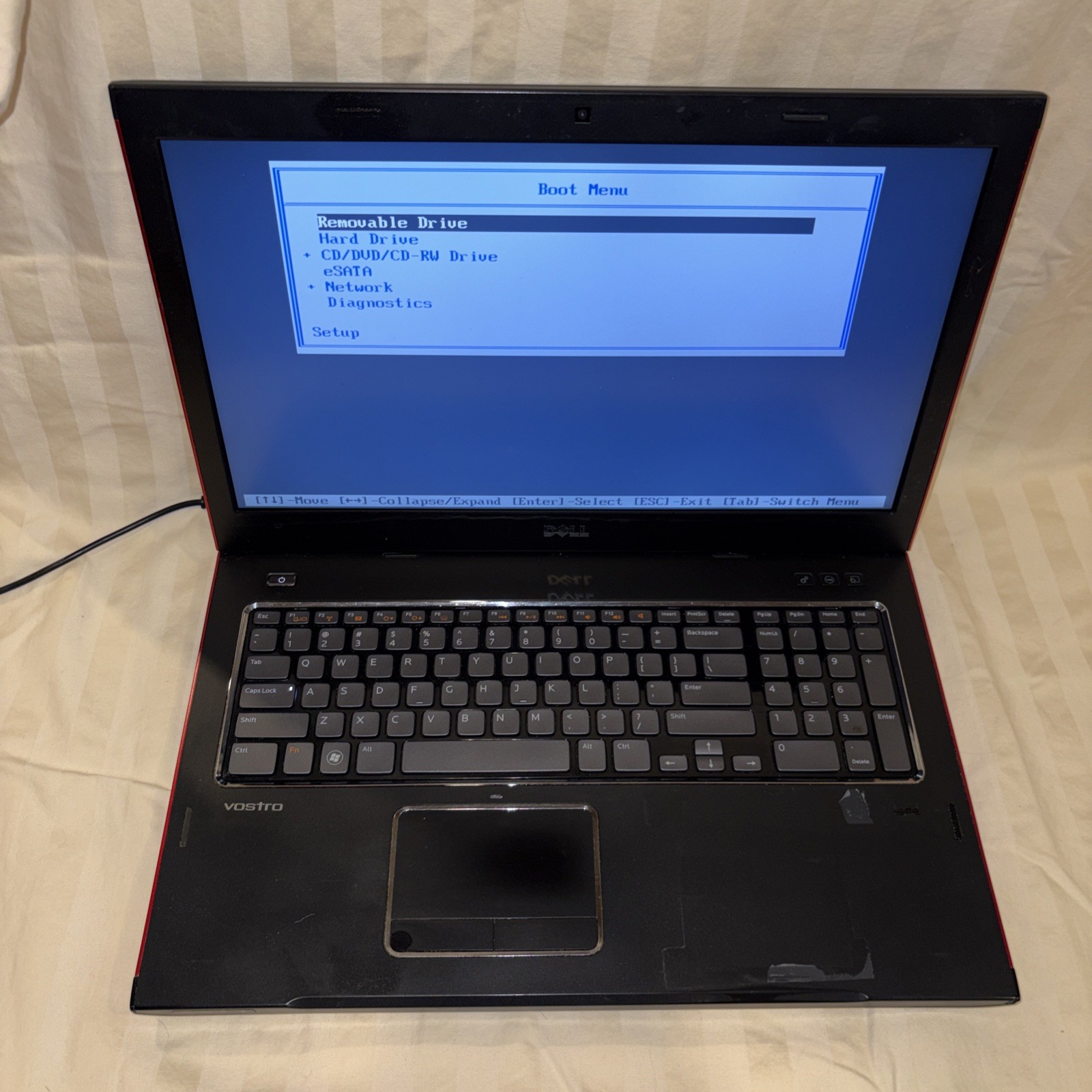 Dell Vostro 3750 – 17.3″ Intel i5-2410M 2.30GHz 8GB RAM – no hdd – boots to bios
