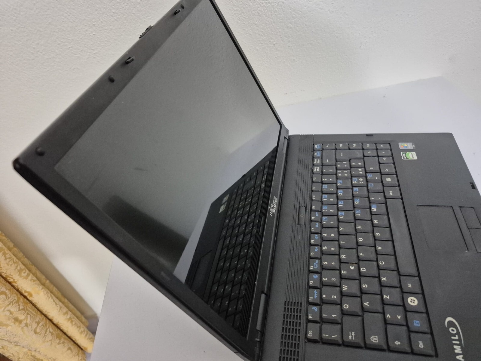 Fujitsu Siemens Laptop Amilo La1703 Cpu Amd Sempron 3500+ 2Gb For Parts