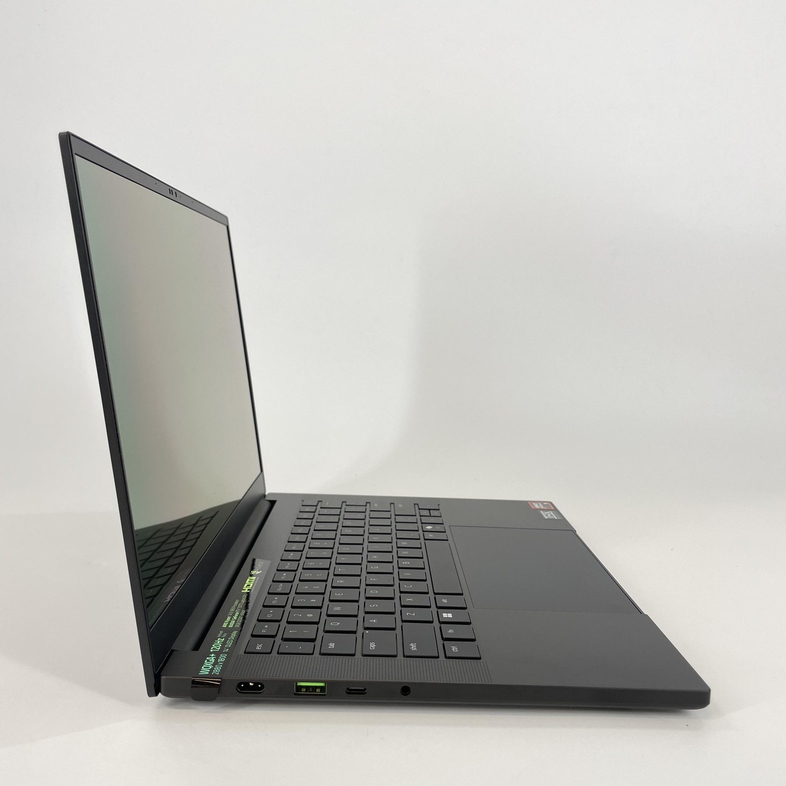 Razer Blade 14 120Hz QHD+ 2025 2.0 GHz Ryzen AI 9 365 32GB 1TB SSD RTX 5070