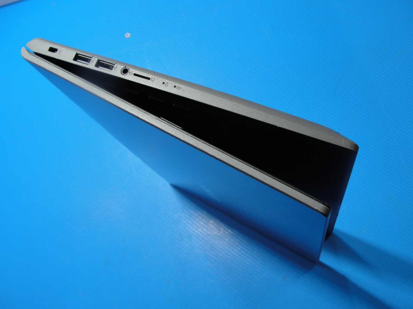 Asus VivoBook F515JA 15.6” FHD Intel Core i3-1005G1 1.2GHz 4GB 128GB SSD+Charger