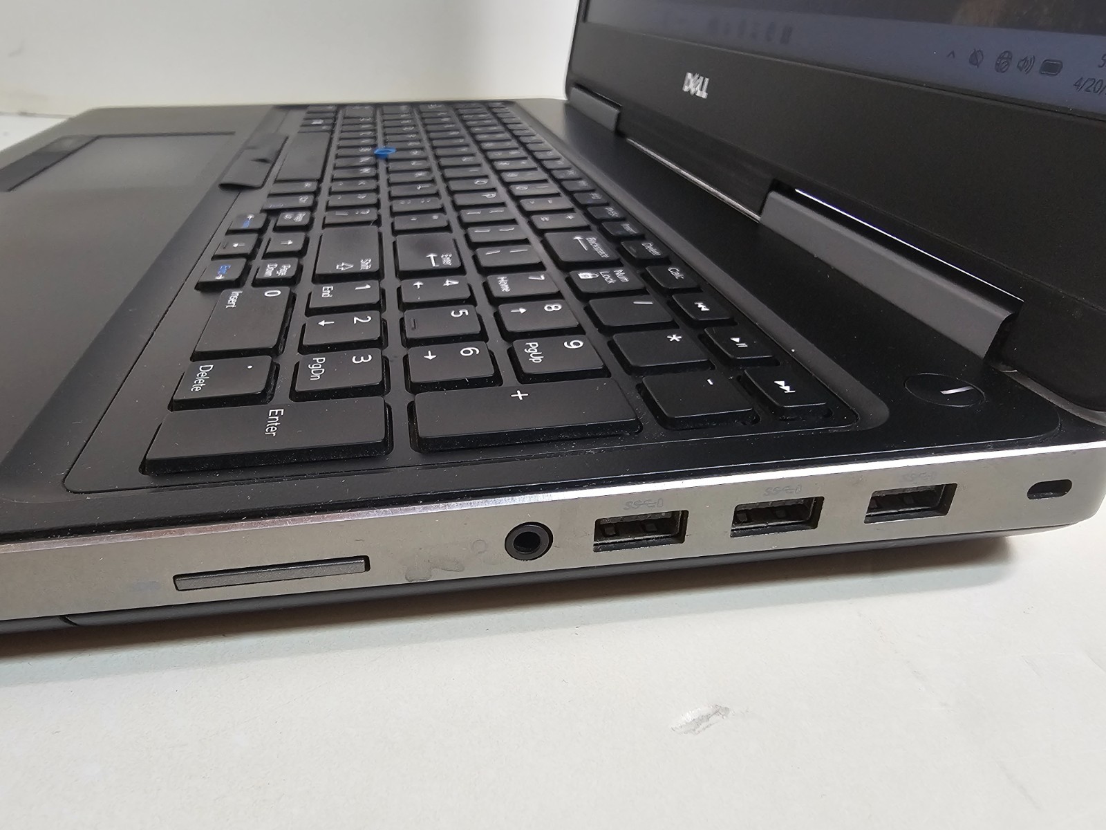 Dell Precision 7520 Laptop – 2.9 GHz i7-7820HQ 16GB 256GB SSD M1200 15.6″ – SP1