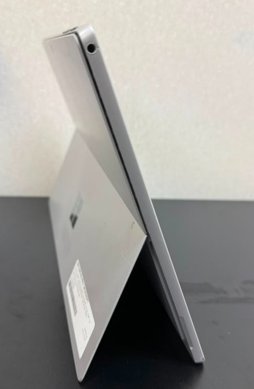 Microsoft Surface Pro 7 i5-1035G4 8GB RAM 256GB SSD 12.3″ Touch White Spot Used