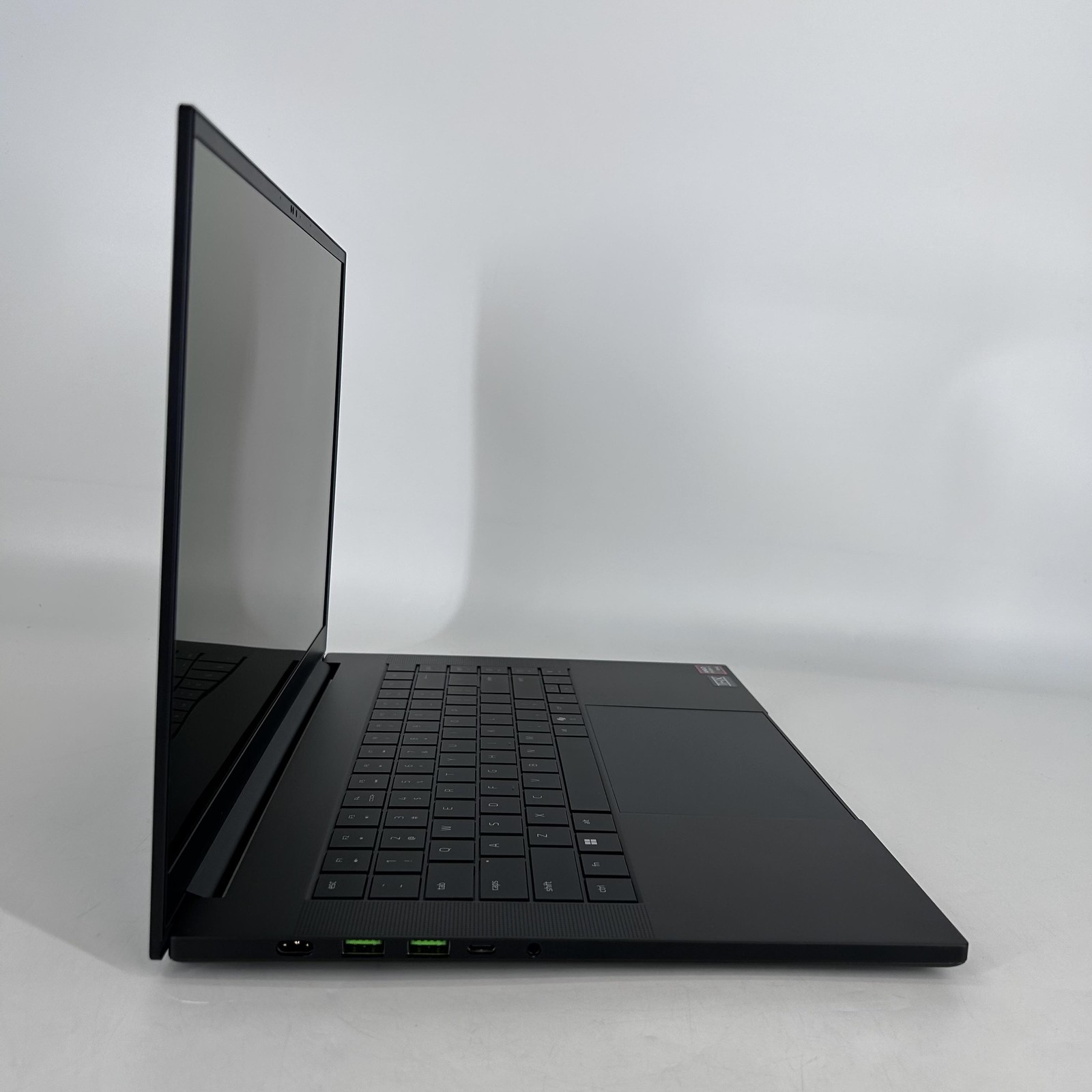 Razer Blade 16 Black 240Hz QHD+ 2.0 GHz Ryzen AI 9 HX 370 64GB 2TB/2TB RTX 5090