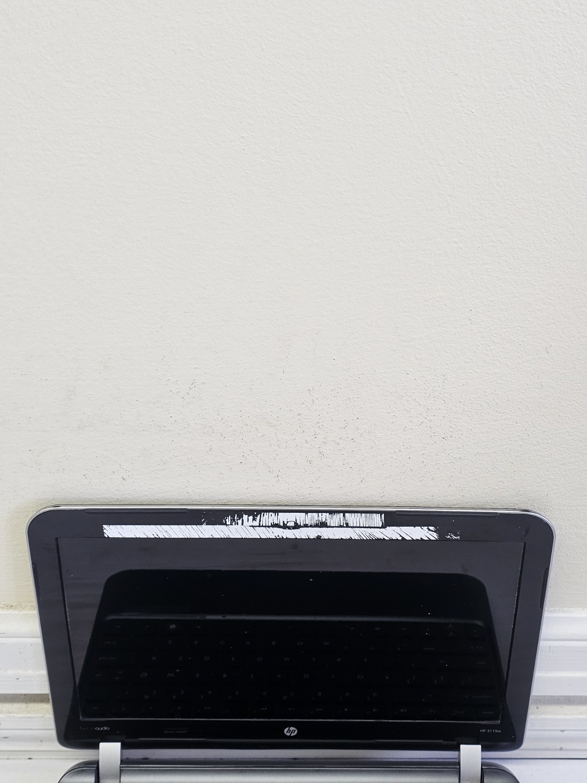 HP 3115M Laptop – AMD E-300 – 4GB RAM – BIOS LOCKED – NO HDD/OS – Parts – READ