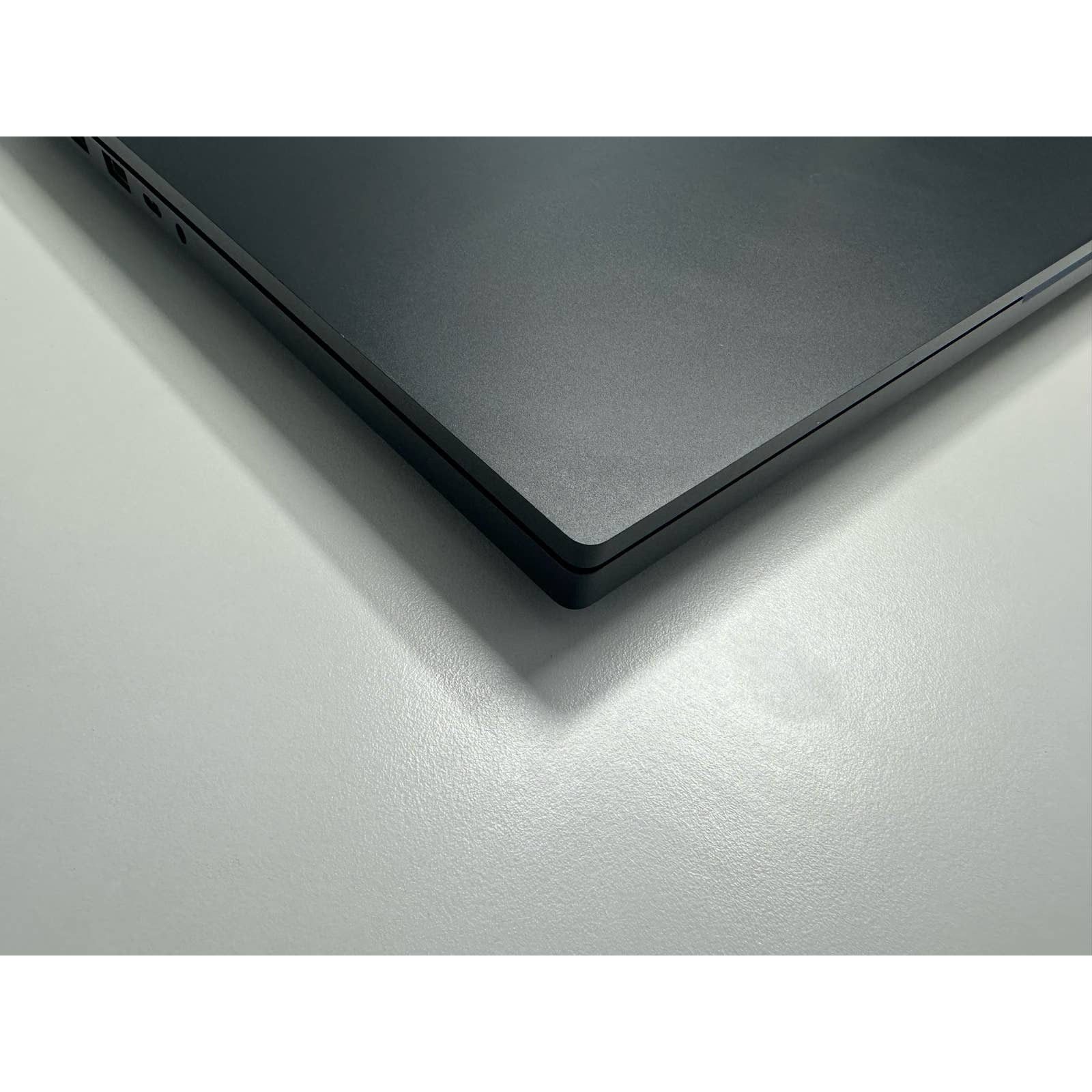 Razer Blade 17 (2019) 2080 Super, 4K Touch Glossy, i7-10875H, 16GB/1TB