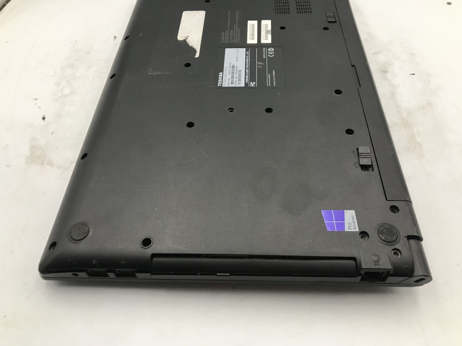 TOSHIBA TECRA C50 D1512 – FOR PARTS/REPAIR – INTEL I5 8TH GEN – NO RAM – READ-BB