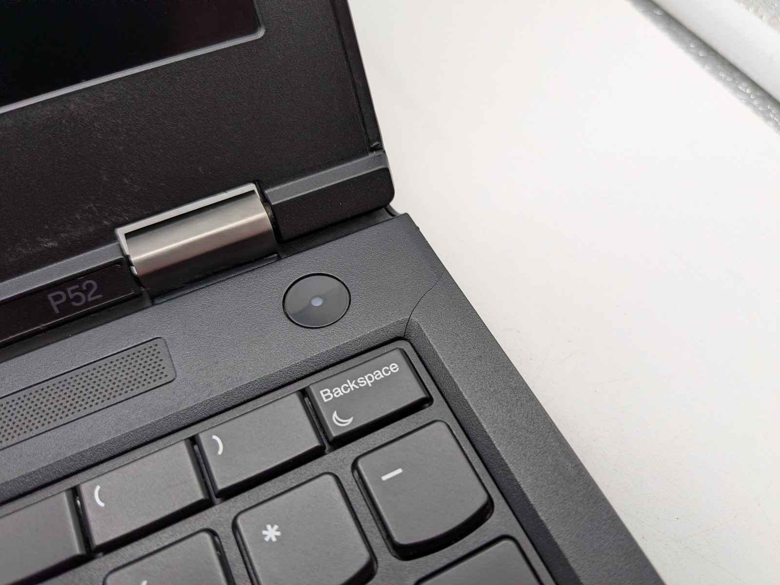 Lenovo ThinkPad P52 15″ FHD I7-8850H 1TB SSD 8GB W11P Quadro P3200 FPR *READ*