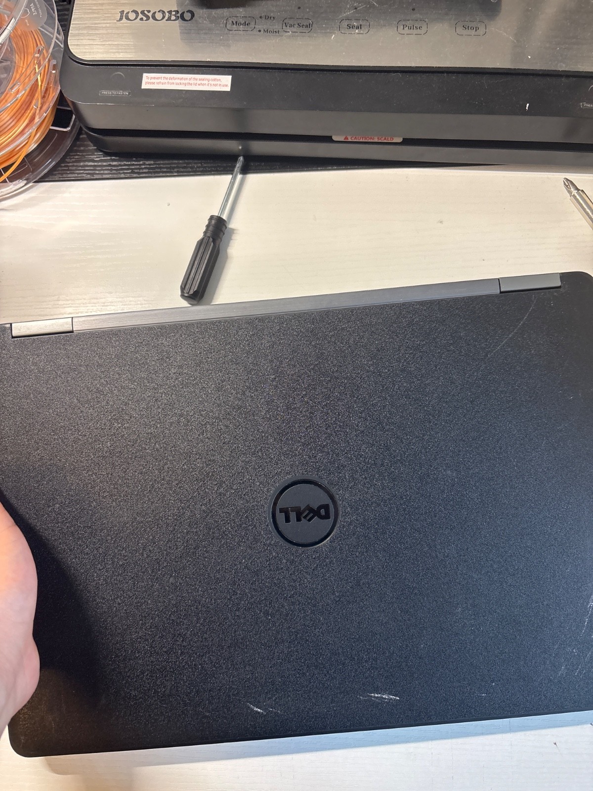 Dell Latitude E7470 14″ laptop 4GB DDR4 and NO NVME/HARD DRIVE AND NO WINDOWS