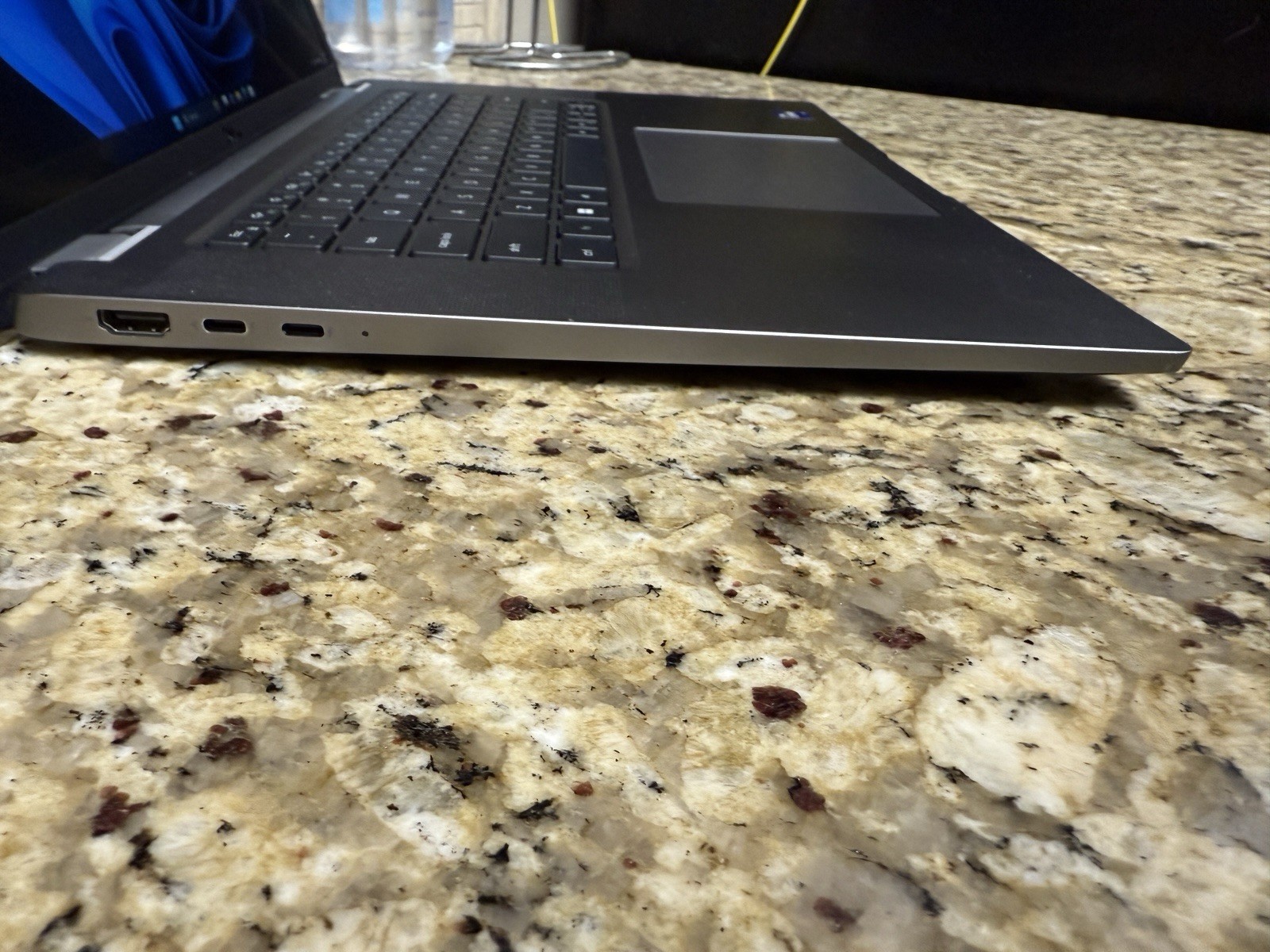 Dell Latitude 7640 16″ i7-1365U 16GB RAM 256GB SSD Laptop