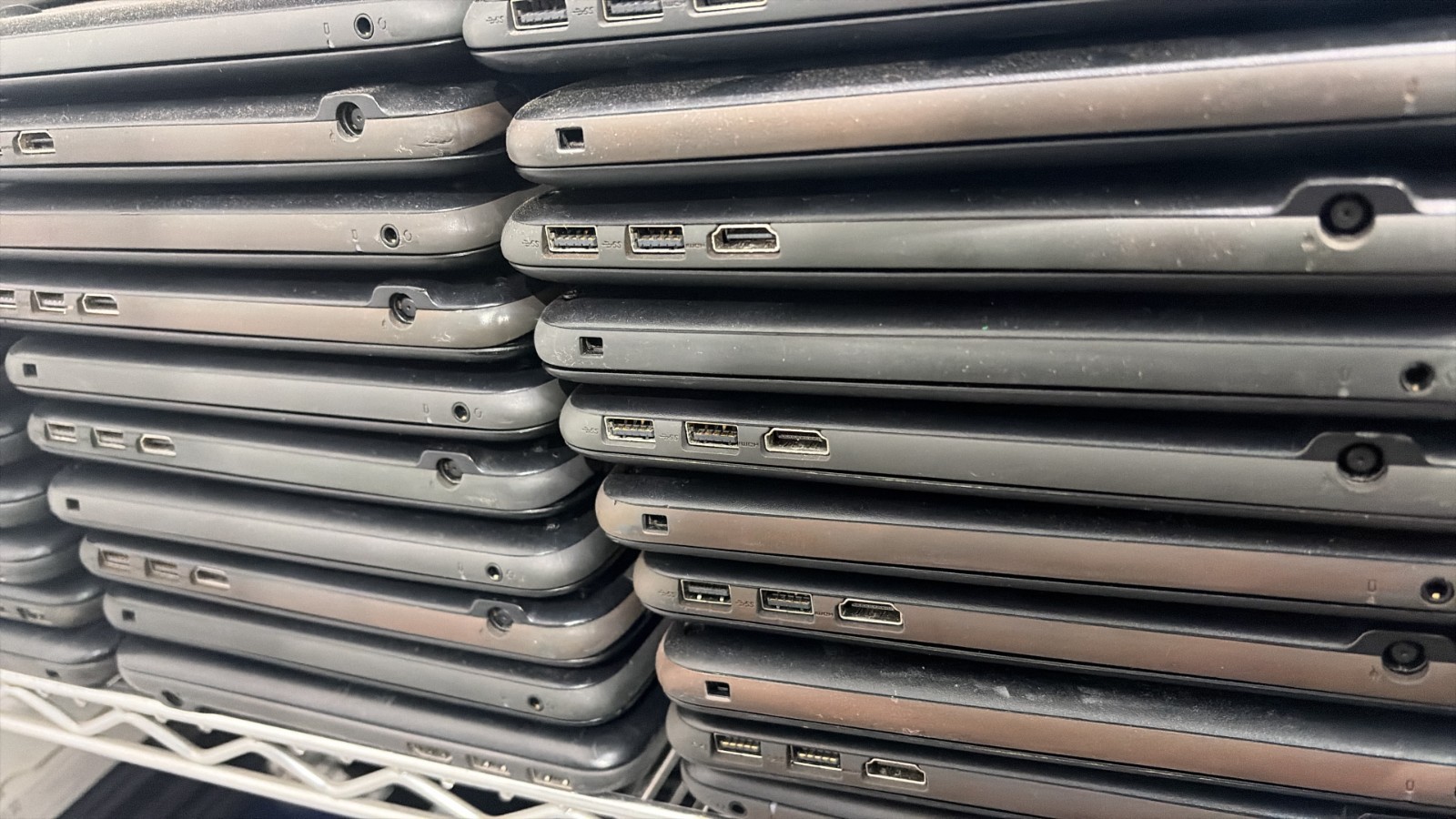 Lot of 10 Dell Latitude 3190 N4100 , 4GB RAM, 64GB eMMC, **READ**