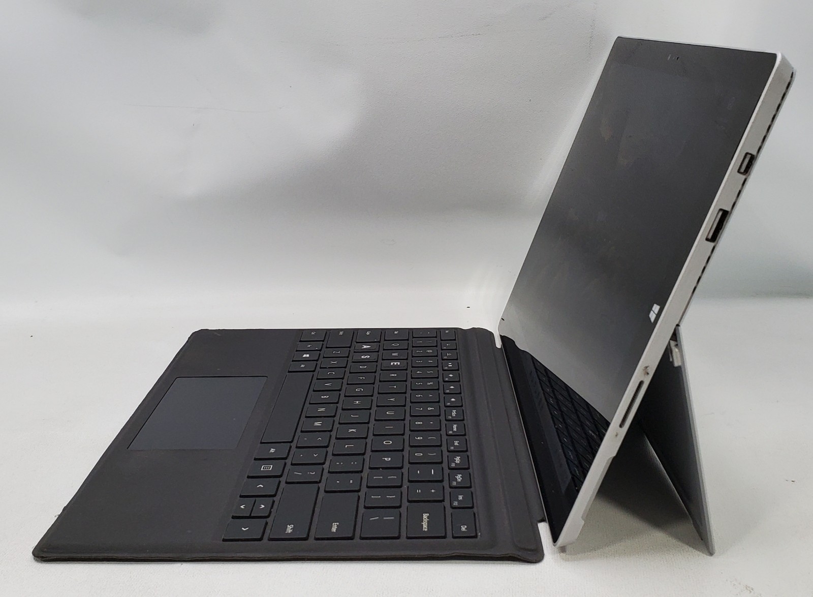 Microsoft Surface Pro 3 1631 Core i5-4300U 4GB RAM 128GB SSD Windows 11 Pro.