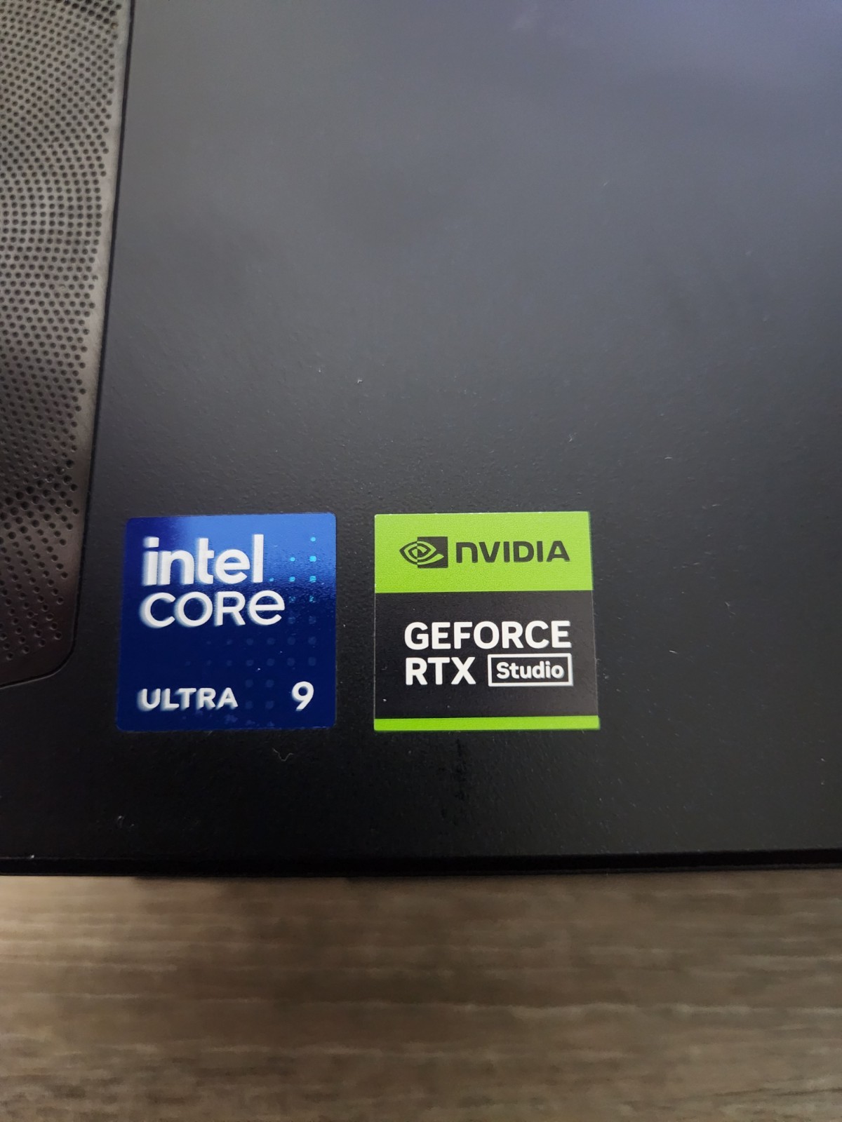 MSI Stealth 18 AI Studio Intel Core Ultra 9-185H RTX 4080 32GB 1TB SSD 18″ W11H