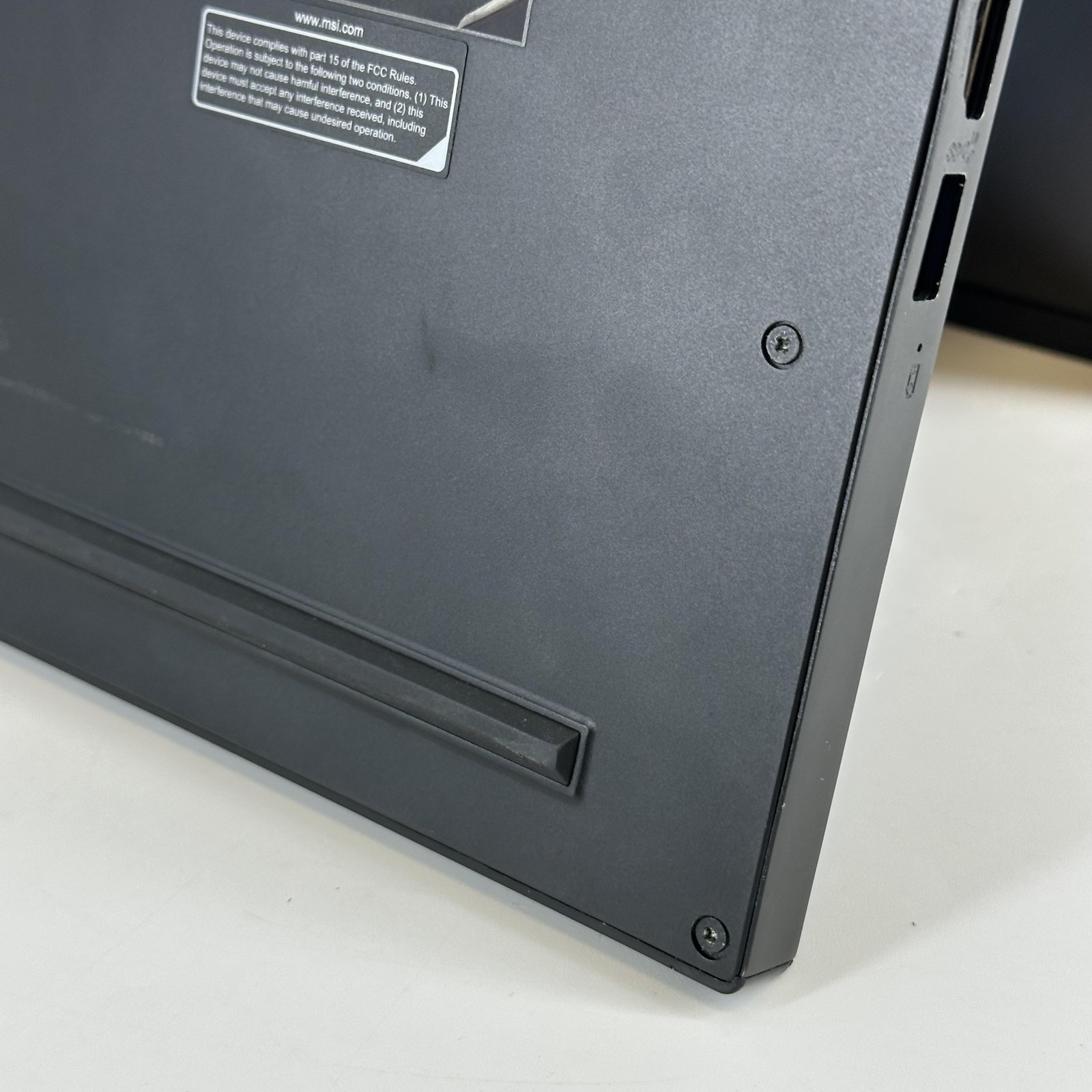 MSI Creator 15 Black i7-11800H 2.30GHz 16GB 512GB SSD NVIDIA RTX 3060 BENT FRAME