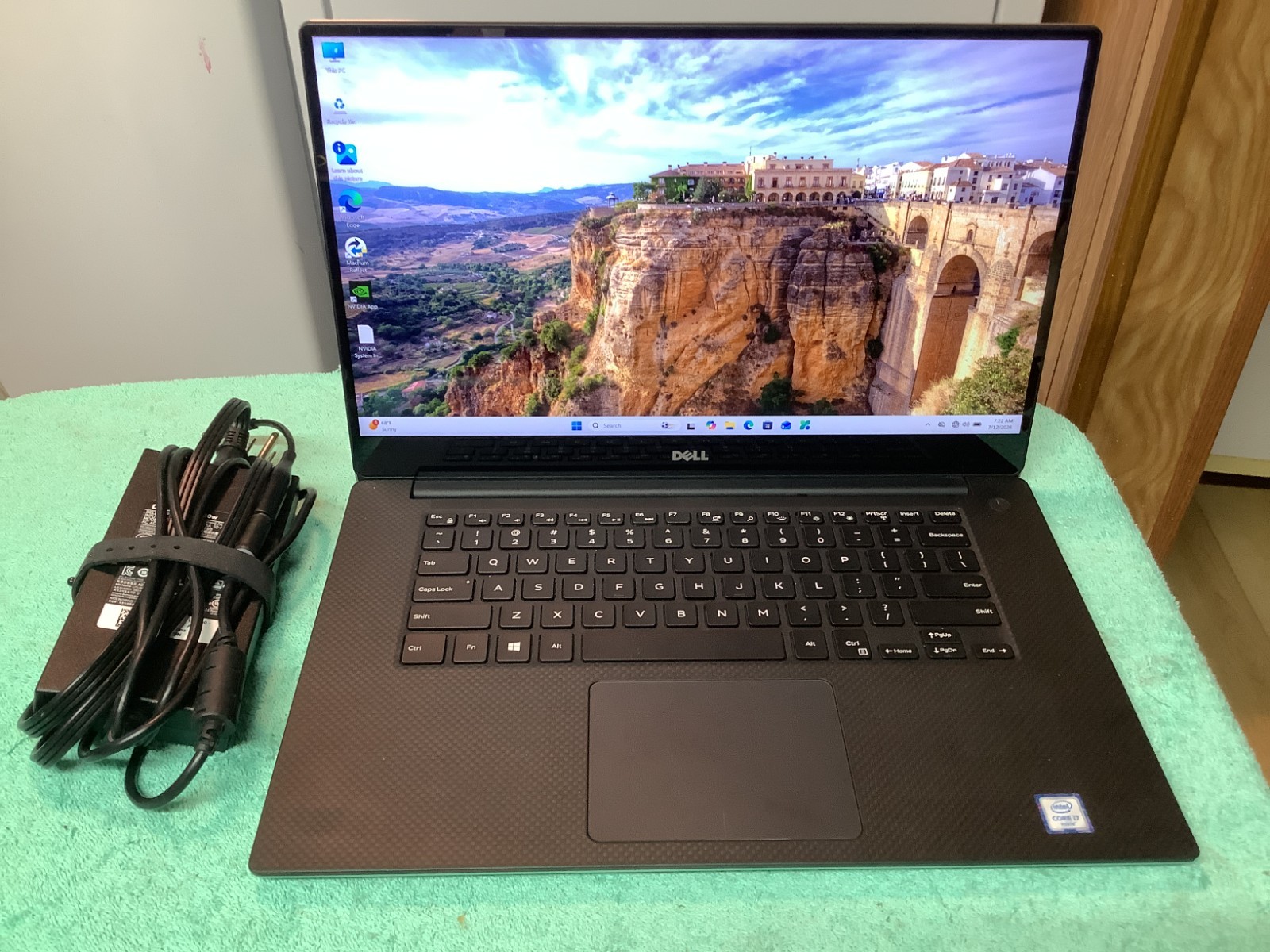 Dell XPS 9550, 4K Touch Gaming-GTX 960M, i7 6700HQ, 16GB – 256 + 500 Win 11 Home