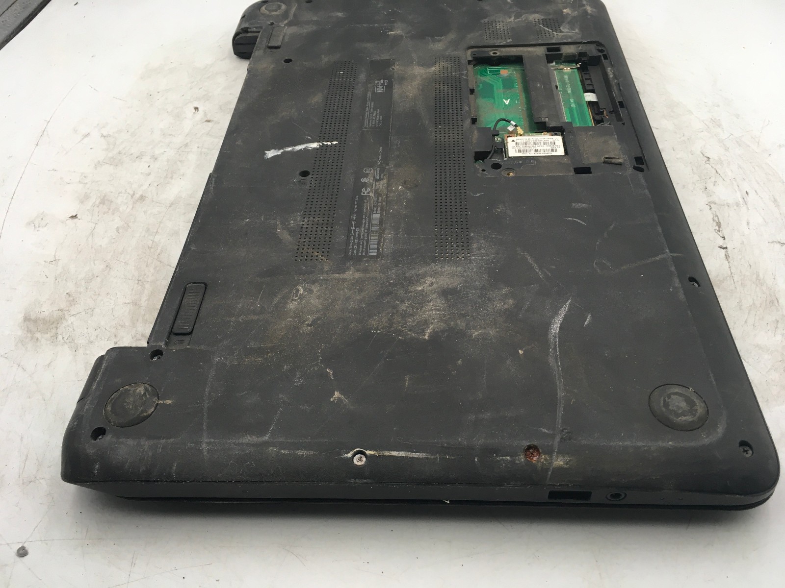 HP 15 F011NR – FOR PARTS – AMD E2 QUAD CORE – NO RAM/DAMAGED RAM SLOTS -READ- BB