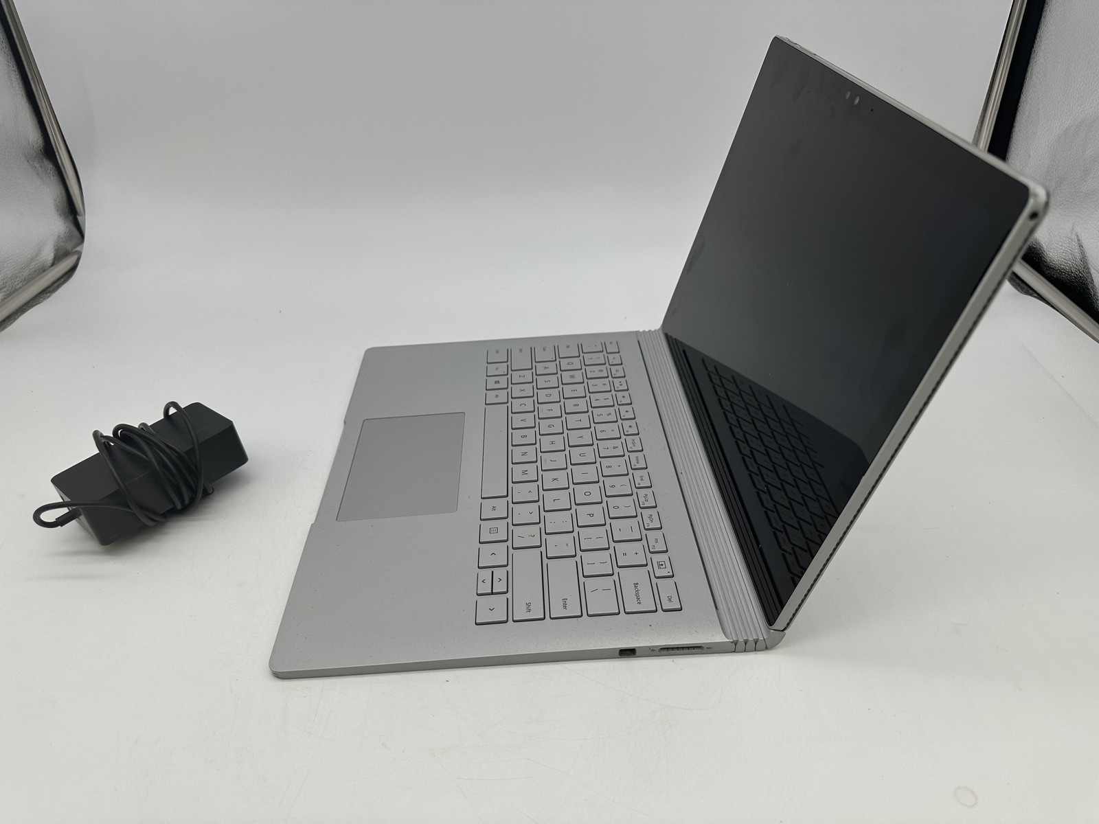 Microsoft Surface Book 1703 13.5″ 256GB I5-6300u 8GB Windows 10 PRO GRADE C