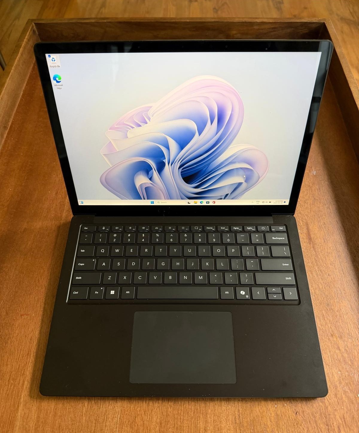 Microsoft Surface Laptop 6 13.5in 3.8GHz Ultra 7 165H 16GB 256GB Win 11 Pro