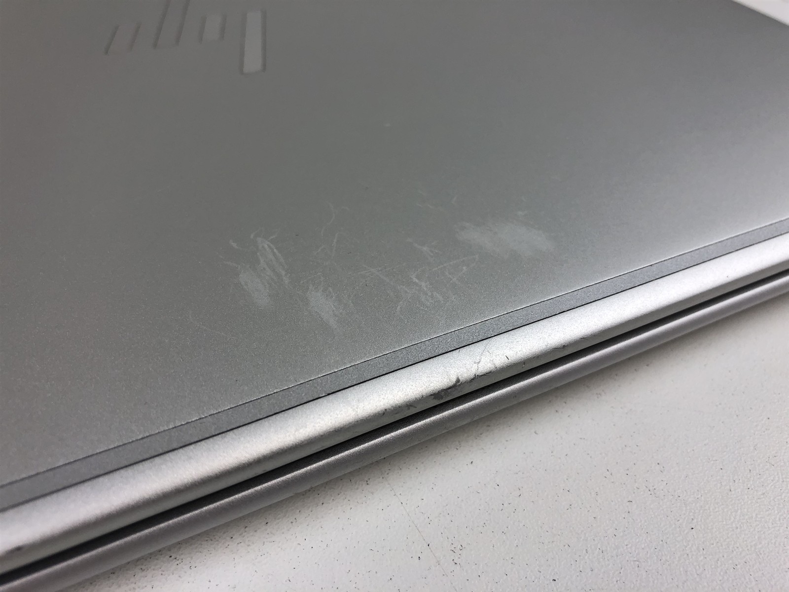 HP EliteBook 865 G10: AMD Ryzen 7 PRO 7840U 3.3GHz – 32GB – 512GB