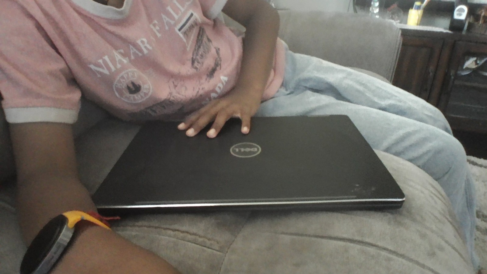 Dell Latitude 3379 209 gb ssd intel core i5 2 in 1 good laptop for a kid