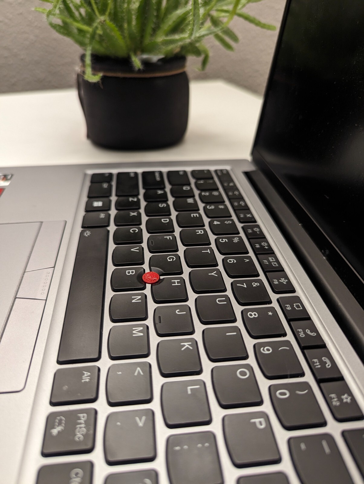 lenovo thinkpad e14 gen 5 AMD 14″ – Arctic Grey