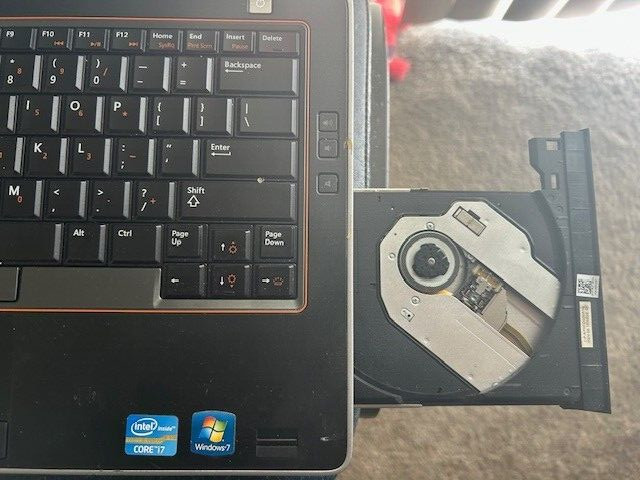 Dell Latitude E 6320 Laptop i7 8GB 2.80GHZ 128GB SSD WIN 10 P + Docking Bundle