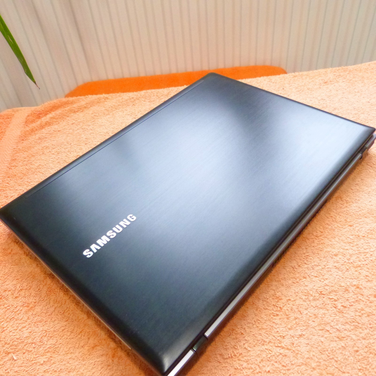 Samsung QX412 14″ METAL Netbook l Windows 11 l SSD NEW l 10GB RAM TURBO i5
