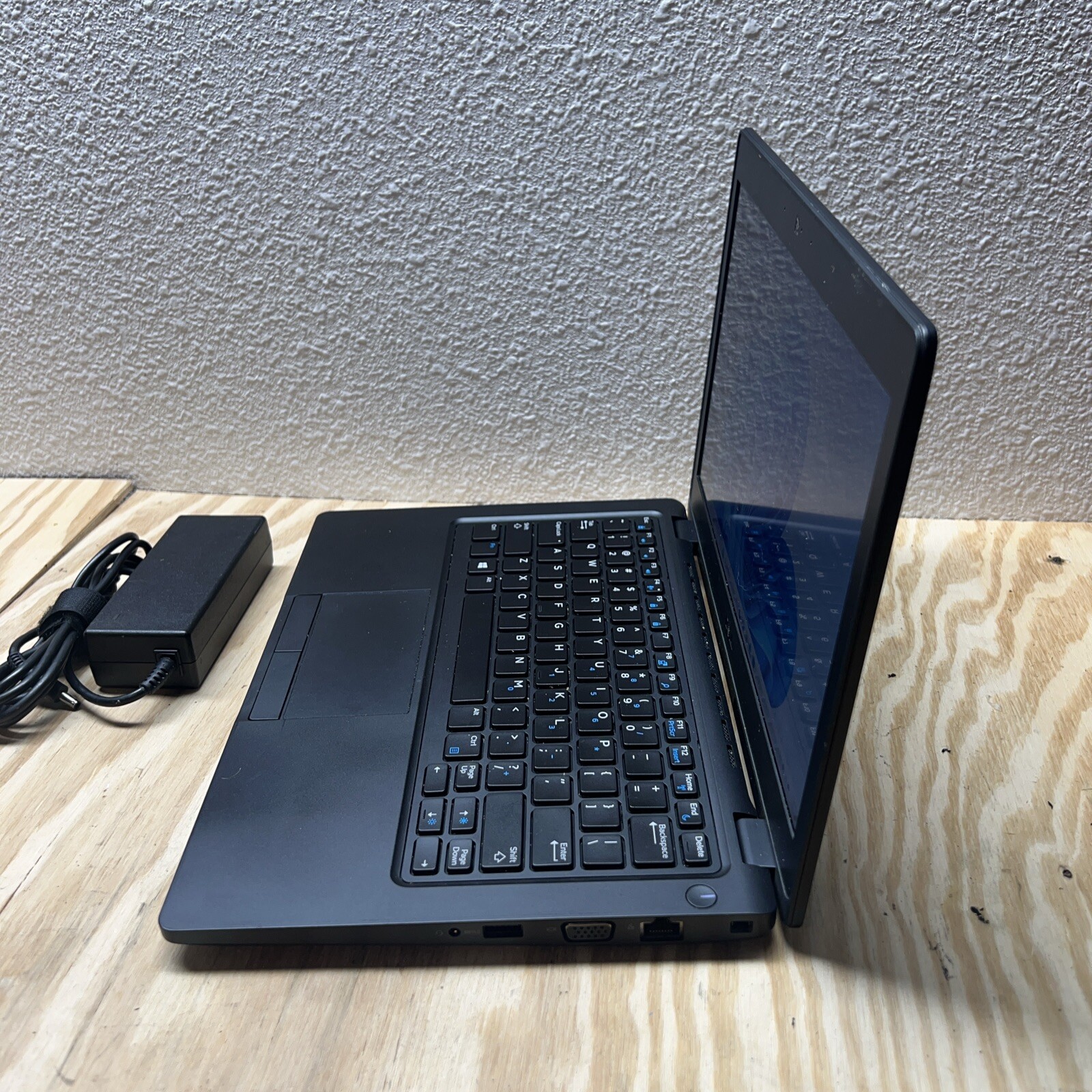 Dell Latitude 5290 12.4″ I5-7300U 2.6GHz 8GB RAM 256GB HDD