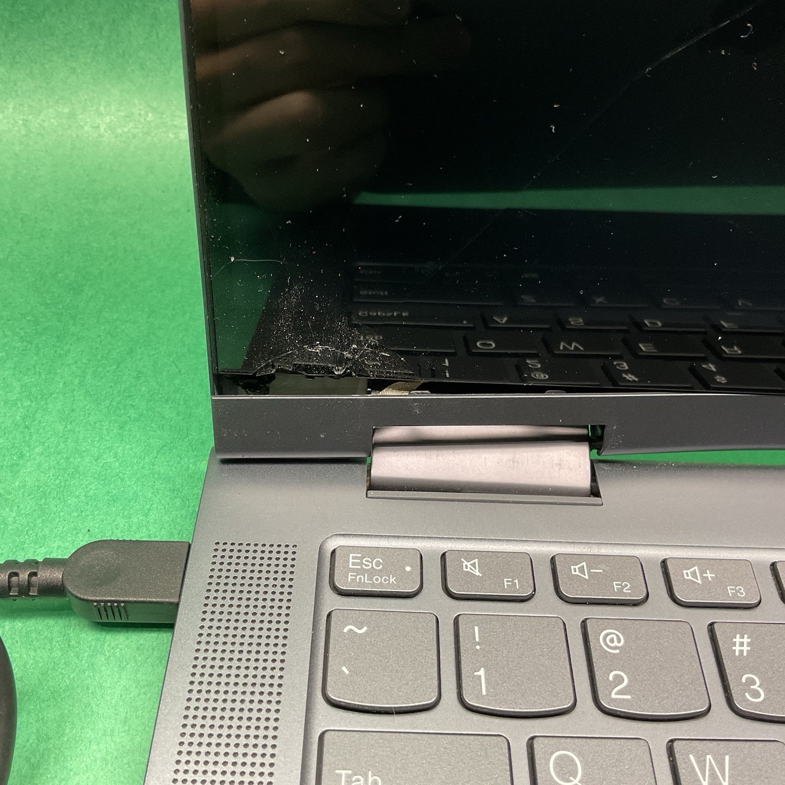 Lenovo Yoga 7 14ITL5 – Broken Screen – Powers On – NO HARD DRIVE- Untested