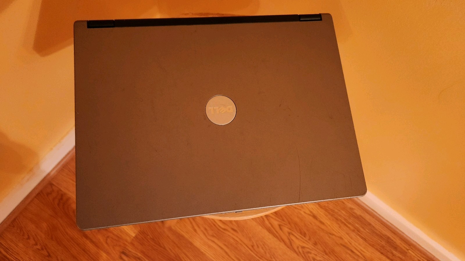 Dell Inspiron PP21L Laptop Intel Celeron M, (NO HDD, charger or hdd cover)
