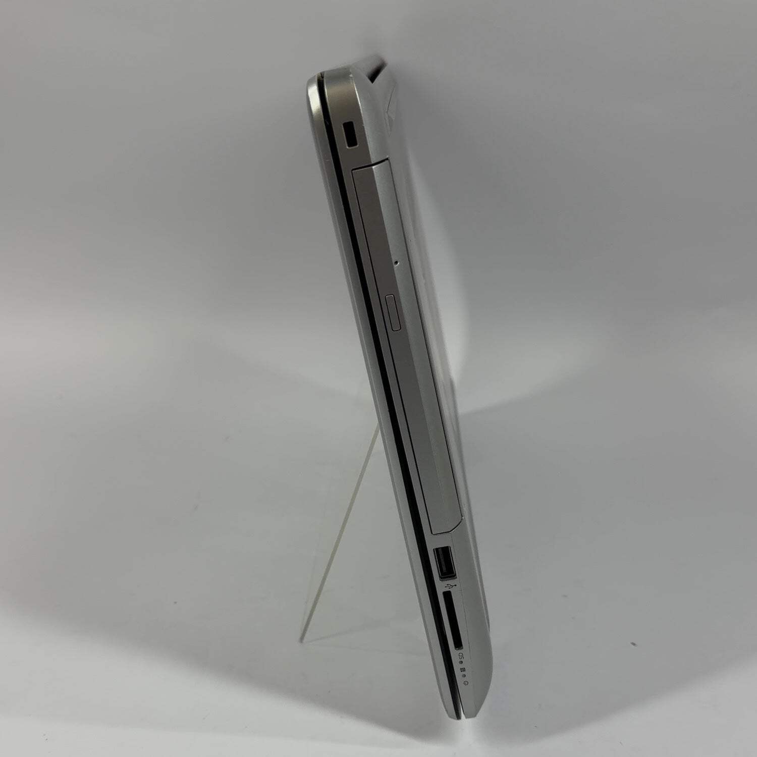 Broken HP Laptop 15-db0031nr 15.6″ A9-9425 3.1GHz 4GB RAM 1TB SSD Damaged Bezel