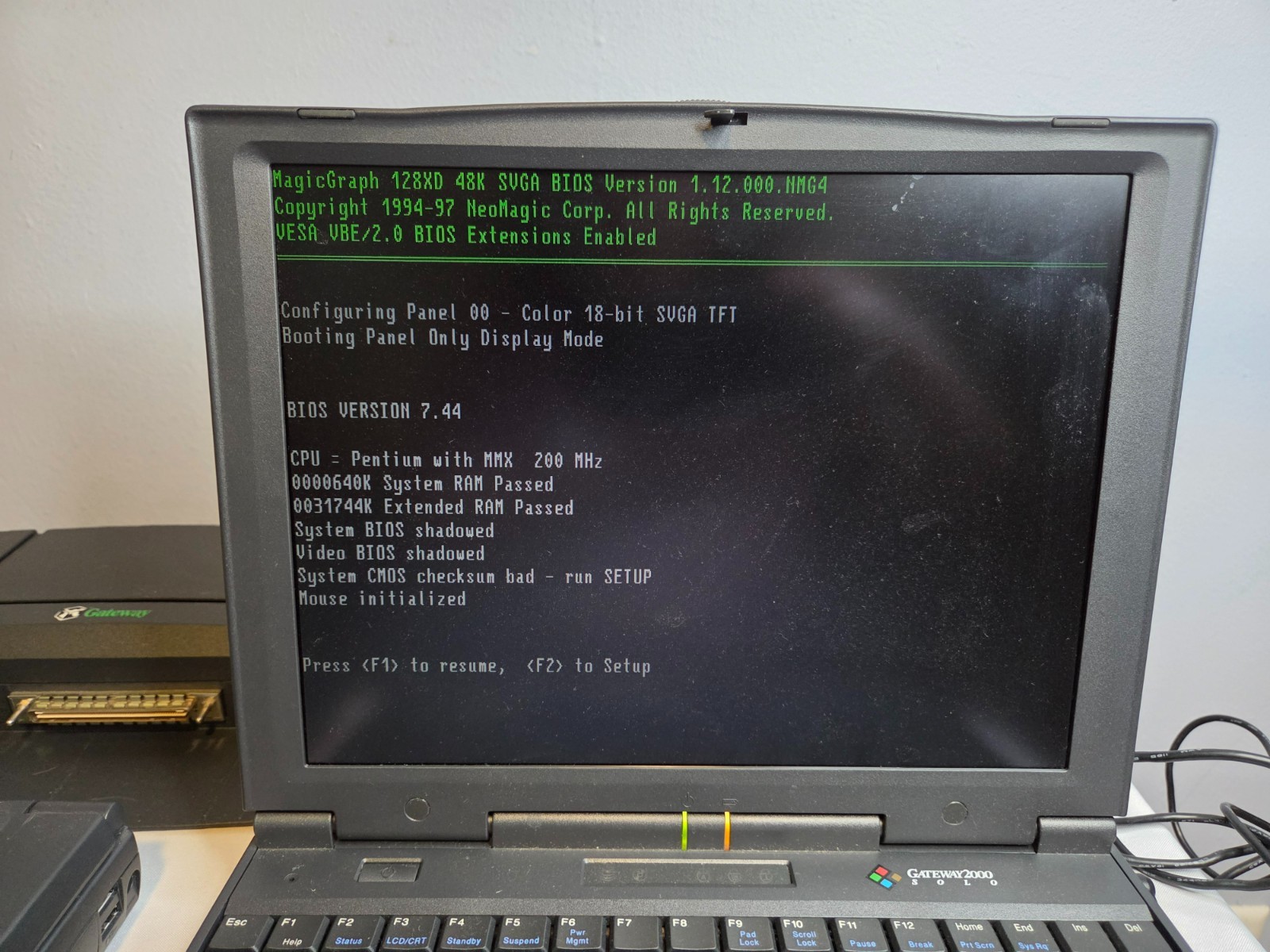 2 Gateway 2000 Solo 2300 Laptops, Power Supply & Dock Terminal READ UNTESTED