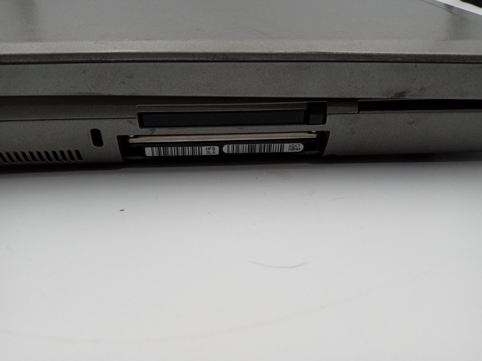 Dell Latitude D810 Intel Pentium 2GB RAM 60GB HDD Windows XP – READ -RR