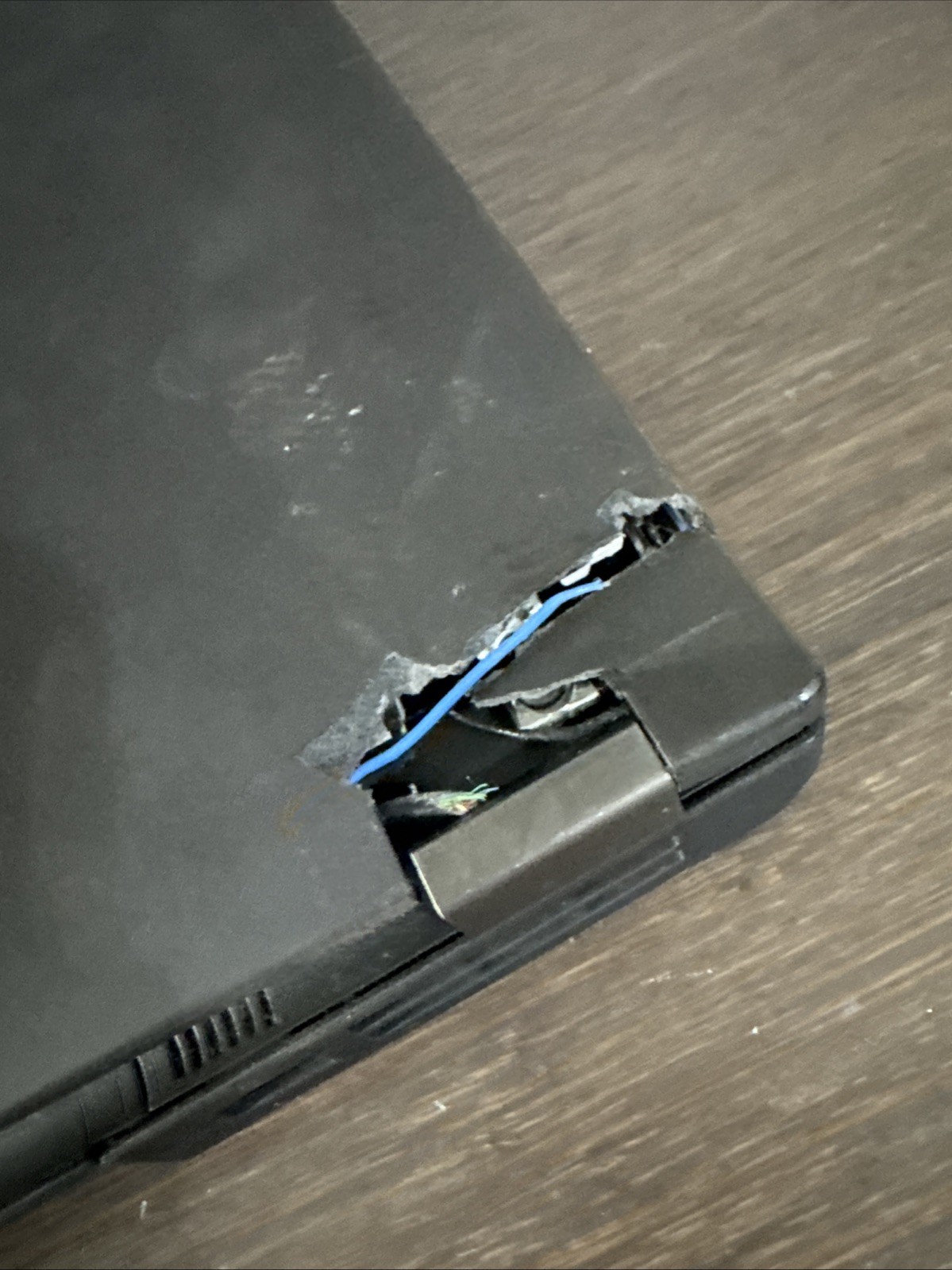 Lenovo Thinkpad UNKNOWN MODEL Severe bezel damage UNTESTED AS IS FOR PARTS