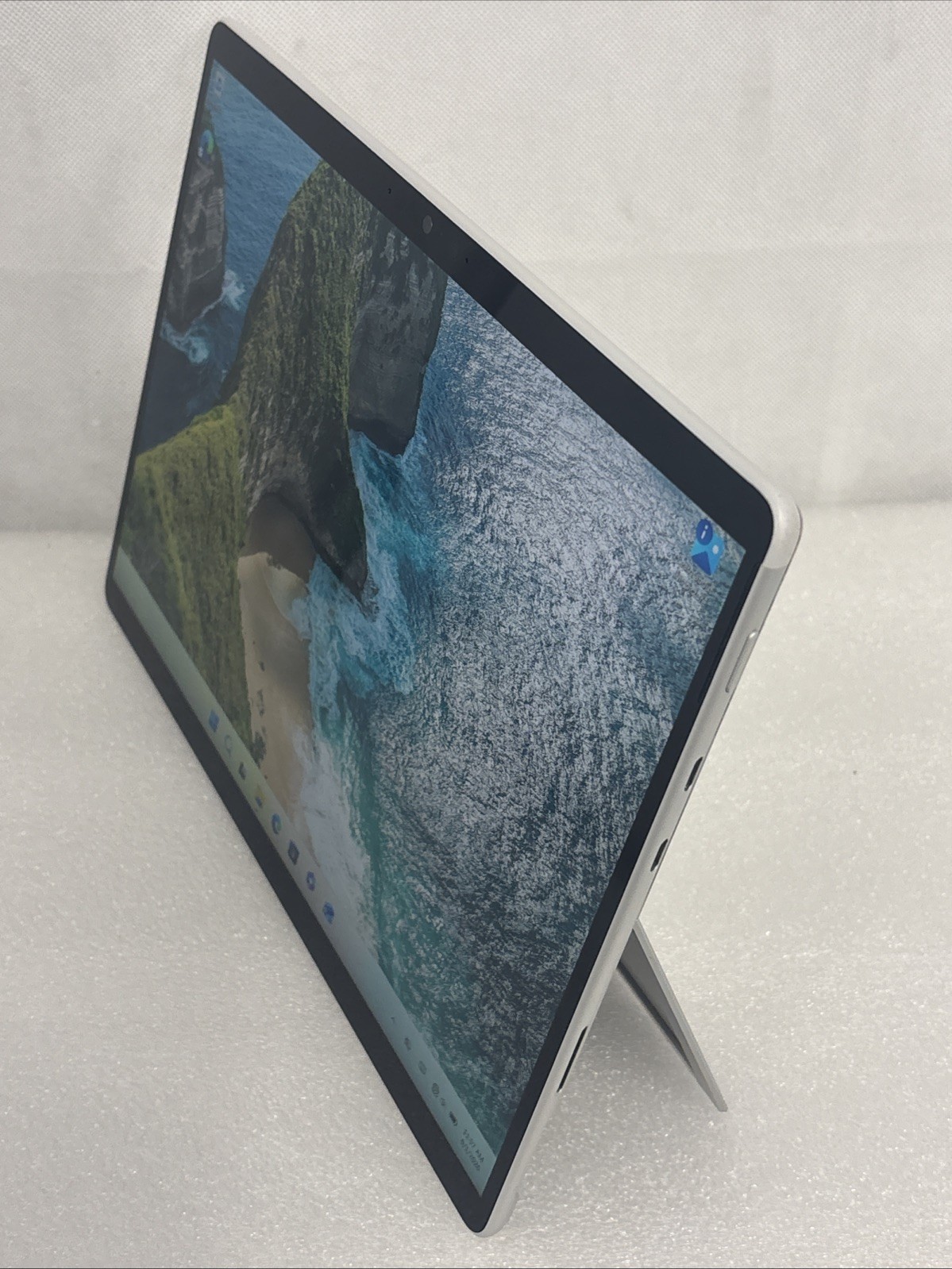 Microsoft Surface Pro 8 13″ (256GB, Intel i5 11th, 16GB, LTE) Platinum *Read*