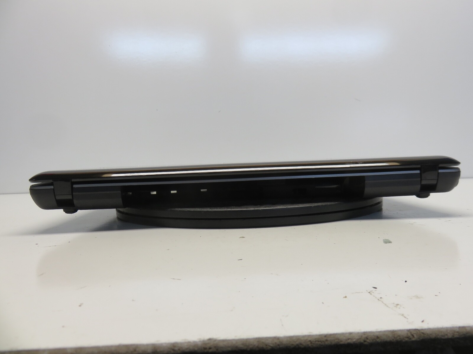 Lenovo IdeaPad Z560 Intel i5 M460 2.53GHz 4 GB NO HDD No Batt